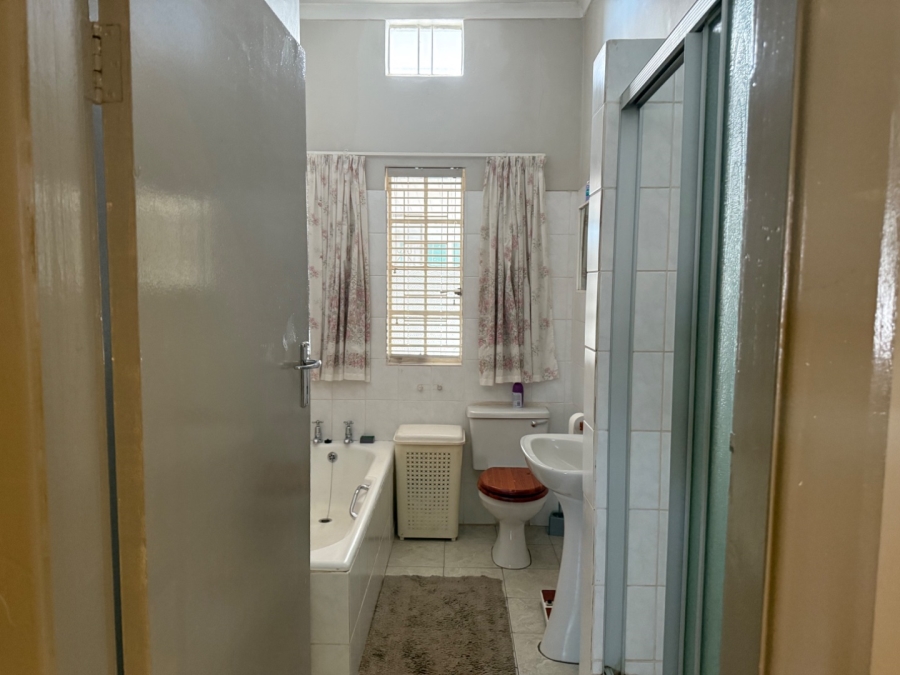 5 Bedroom Property for Sale in Ladismith Western Cape